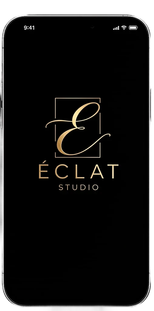 Branding salones de belleza — logo Éclat Studio en dorado sobre fondo negro en pantalla de móvil